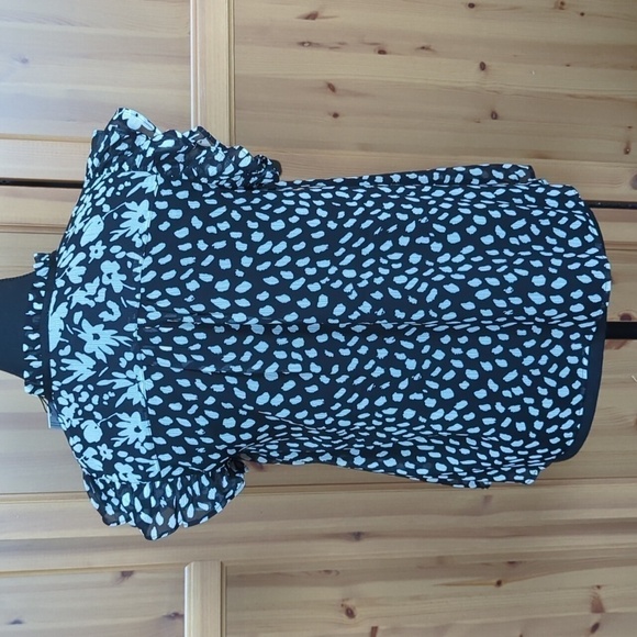 NWT Cupcakes  and Cashmere Capped Sleeve top XS - Picture 6 of 9